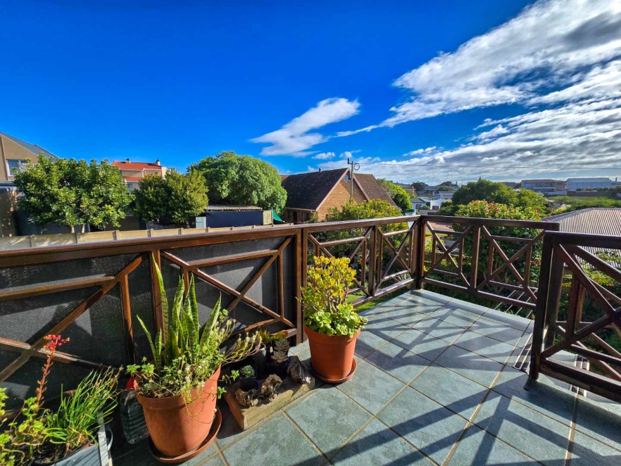 5 Bedroom Property for Sale in Stilbaai Wes Western Cape